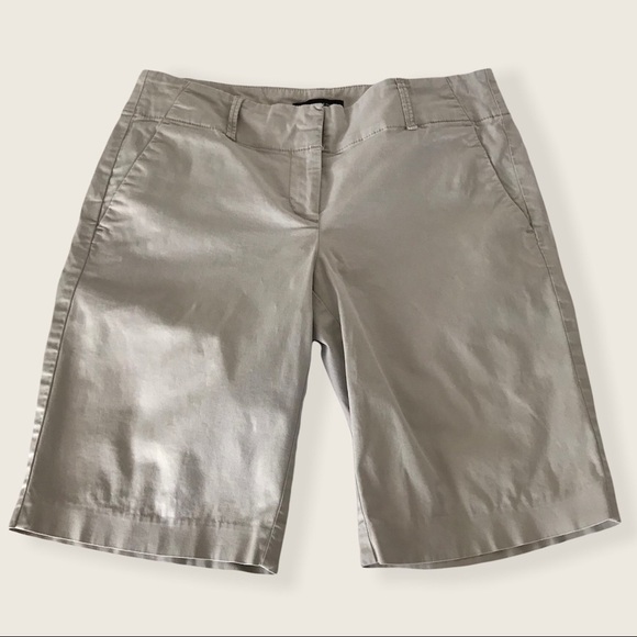 Ann Taylor Khaki Mid Rise Chino Shorts. Size 4 - Picture 1 of 9